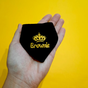 czarna apaszka dla psa z żółtym imieniem brownie sweetapaszka.pl